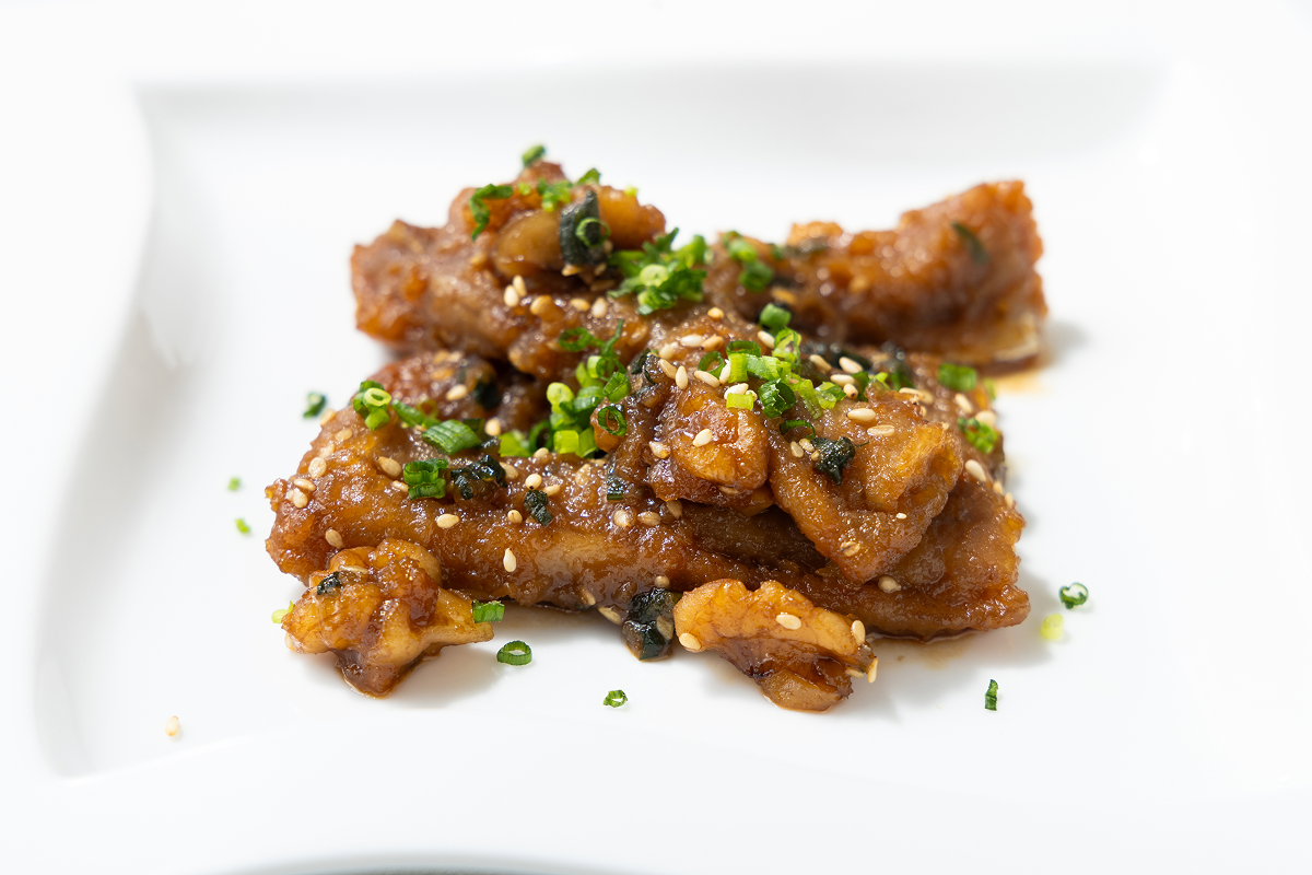 瀬戸内海産 太刀魚と胡桃の上海式琥珀照り焼き