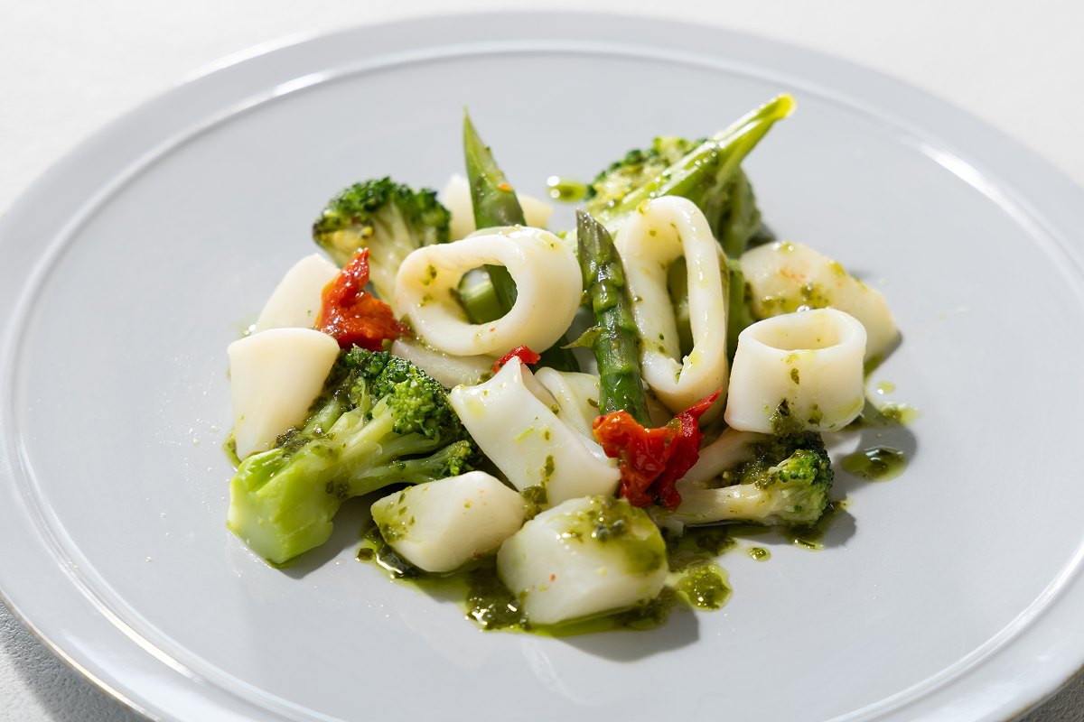 福島県産 ヤリイカのガーリックオイル炒め バジル風味