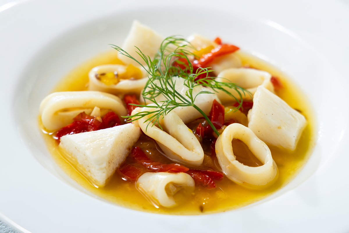 福島県産 ヤリイカとパプリカのガーリックオイル炒め