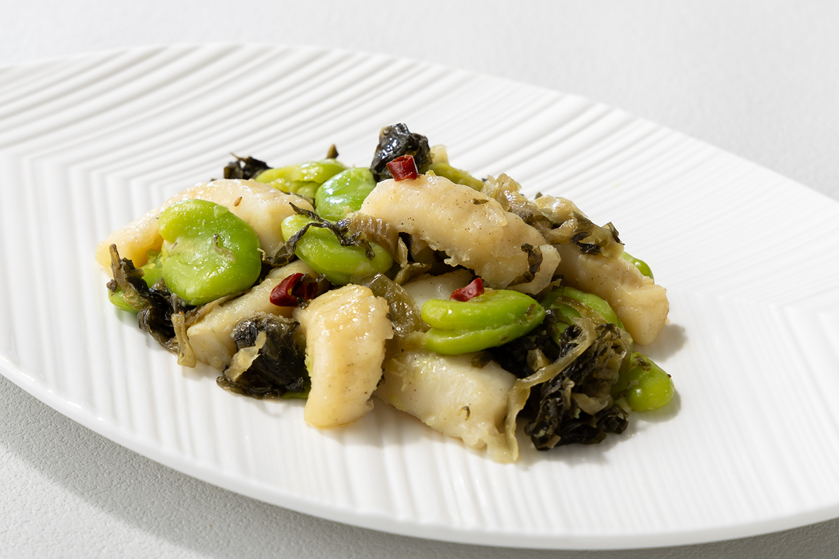 青森県産 アカイカとそら豆と高菜漬けのピリ辛炒め